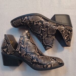 Fergalicious Wilder Faux Snakeskin Print Cutout Ankle Boots Women's Size 8